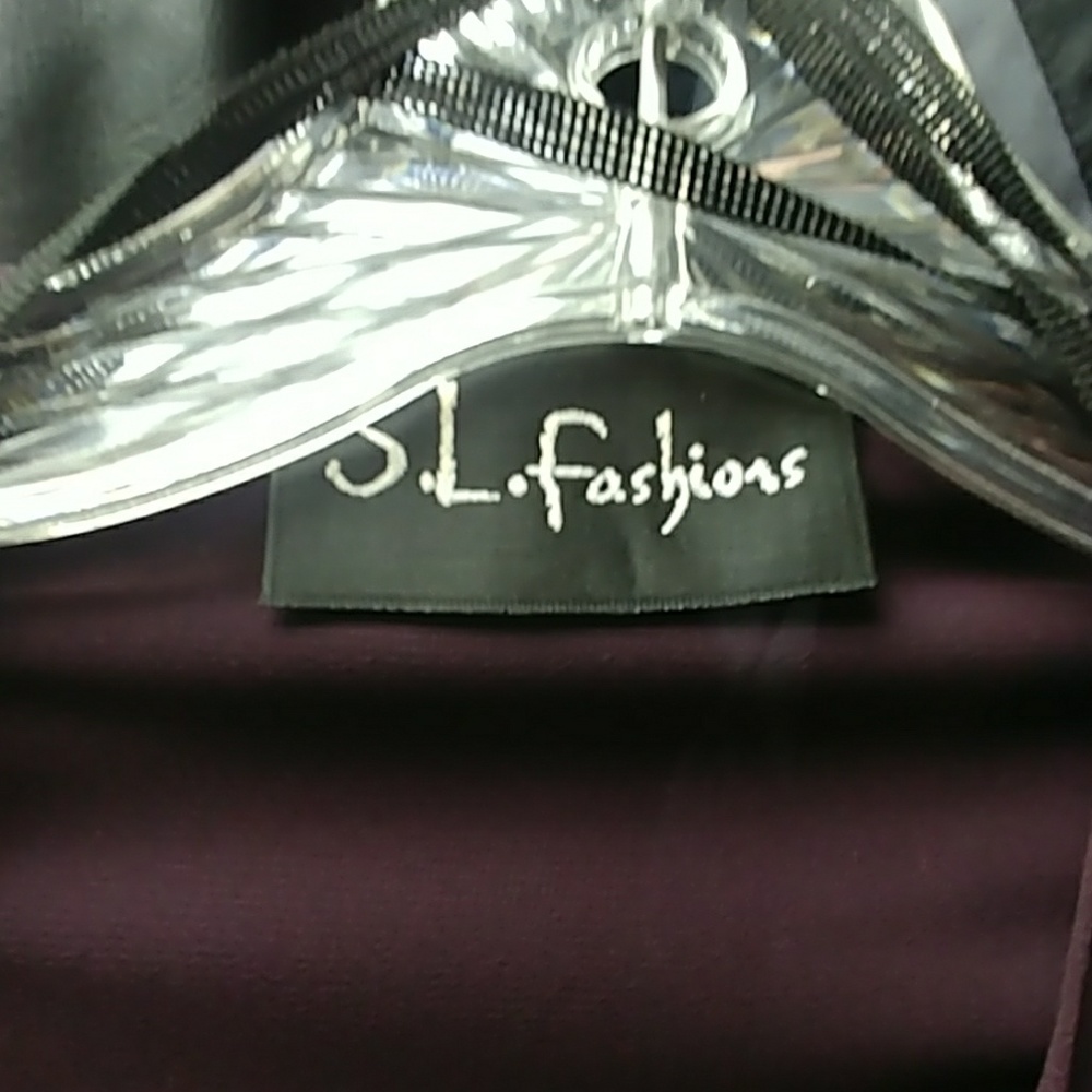 Formal dress - Picture 2 of 5